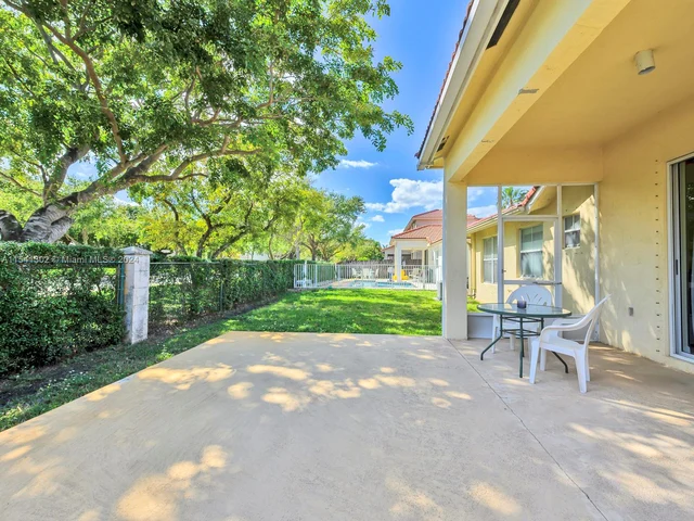 14066 S Cypress Cove Cir, Davie FL 33325