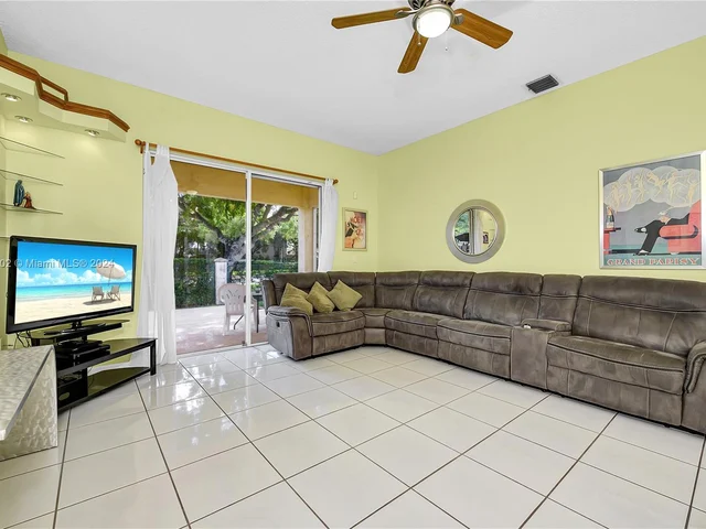 14066 S Cypress Cove Cir, Davie FL 33325