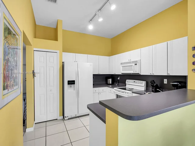 14066 S Cypress Cove Cir, Davie FL 33325