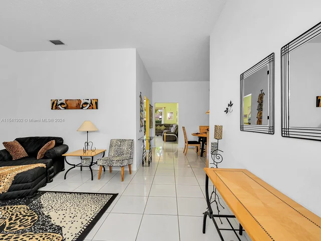 14066 S Cypress Cove Cir, Davie FL 33325