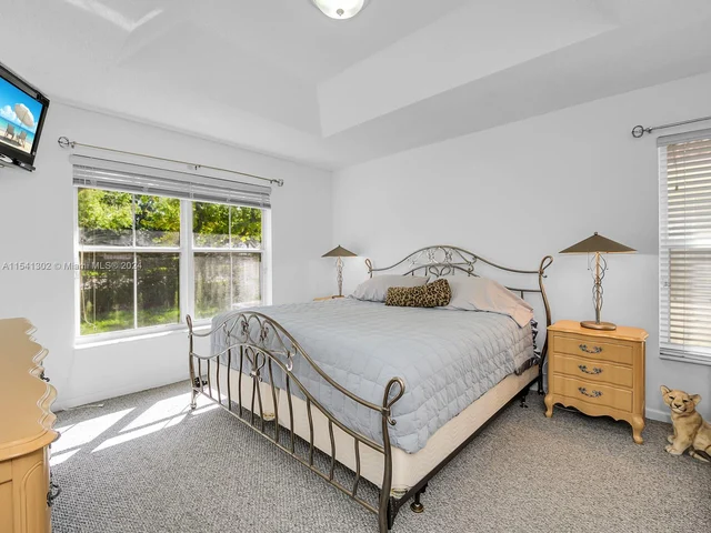 14066 S Cypress Cove Cir, Davie FL 33325