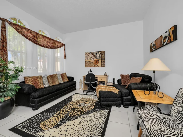 14066 S Cypress Cove Cir, Davie FL 33325