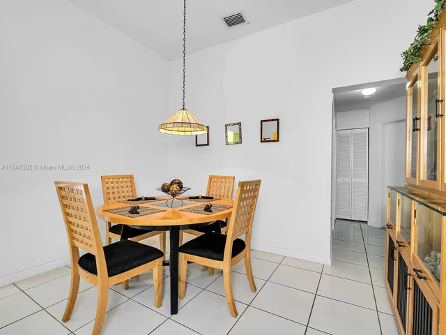 14066 S Cypress Cove Cir, Davie FL 33325