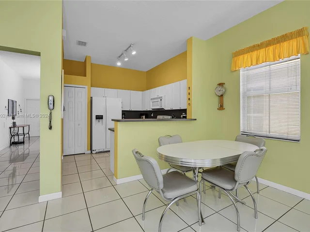 14066 S Cypress Cove Cir, Davie FL 33325