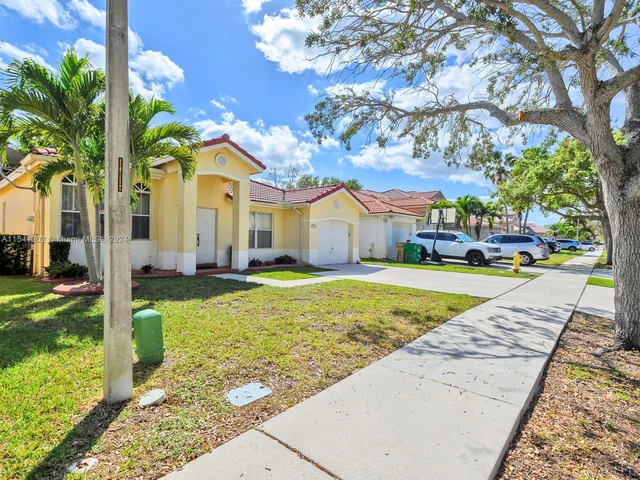14066 S Cypress Cove Cir, Davie FL 33325