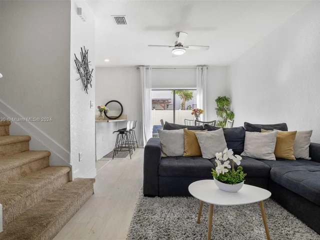 10618 W 33rd Way # 10618, Hialeah FL 33018