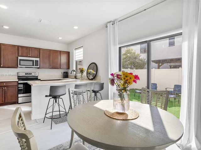 10618 W 33rd Way # 10618, Hialeah FL 33018