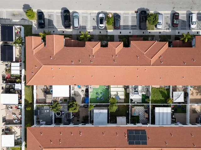 10618 W 33rd Way # 10618, Hialeah FL 33018