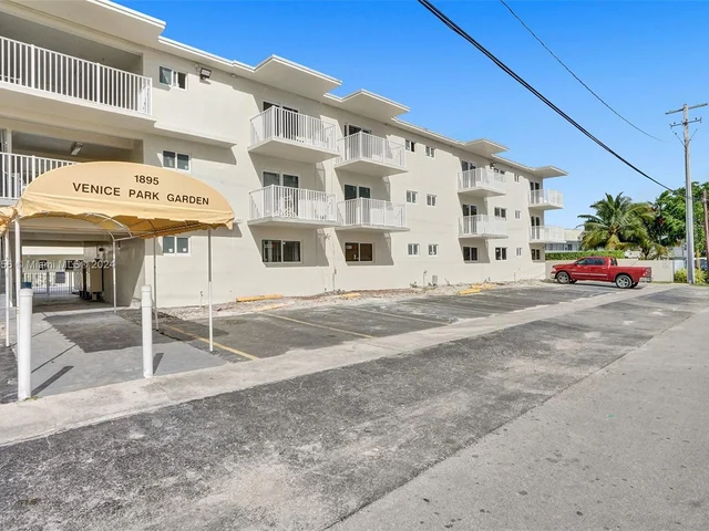 1895 Venice Park Dr # 20B, North Miami FL 33181