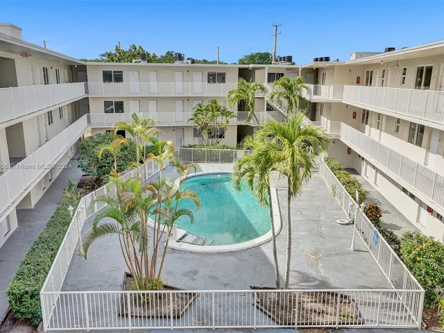 1895 Venice Park Dr # 20B, North Miami FL 33181