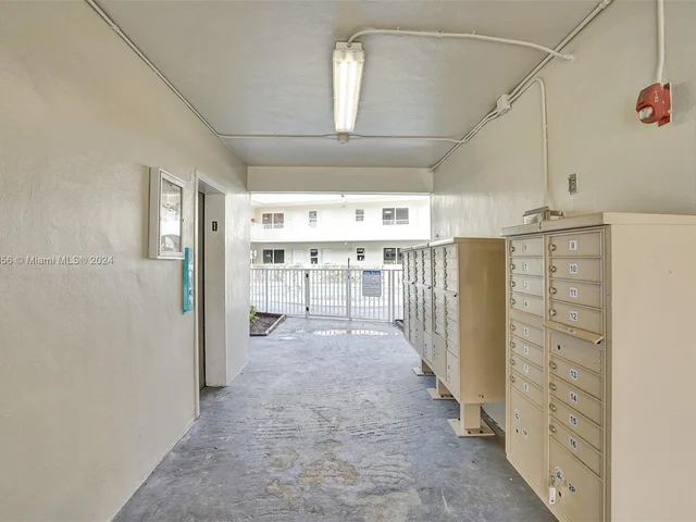 1895 Venice Park Dr # 20B, North Miami FL 33181