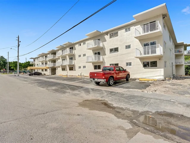 1895 Venice Park Dr # 20B, North Miami FL 33181