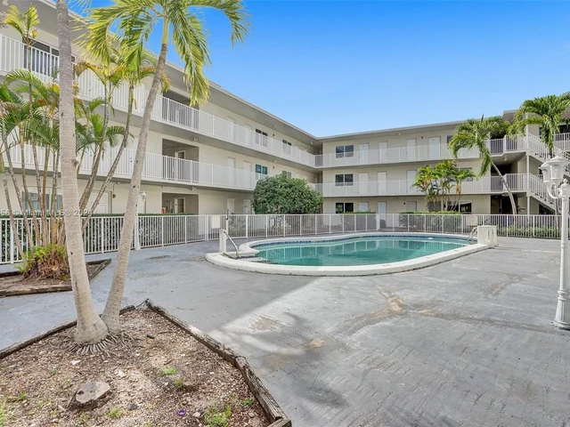 1895 Venice Park Dr # 20B, North Miami FL 33181