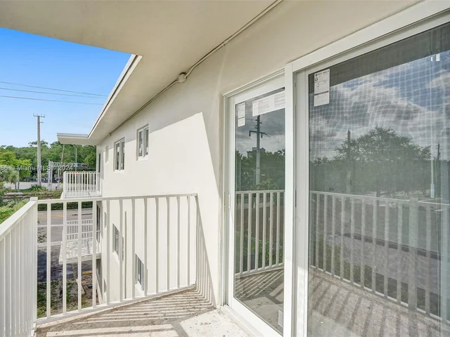 1895 Venice Park Dr # 20B, North Miami FL 33181