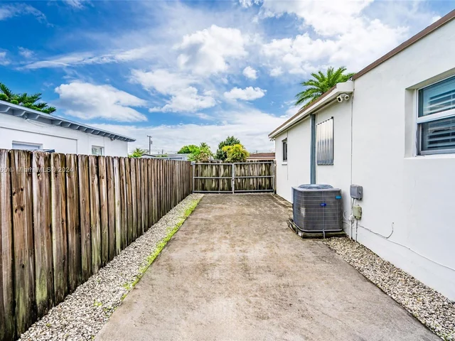 7749 SW 34th Ter, Miami FL 33155