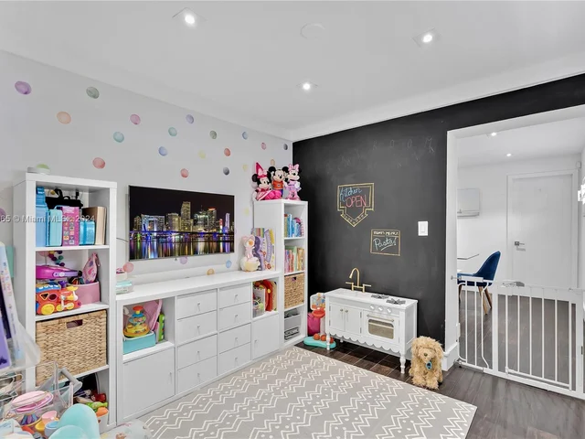 7749 SW 34th Ter, Miami FL 33155