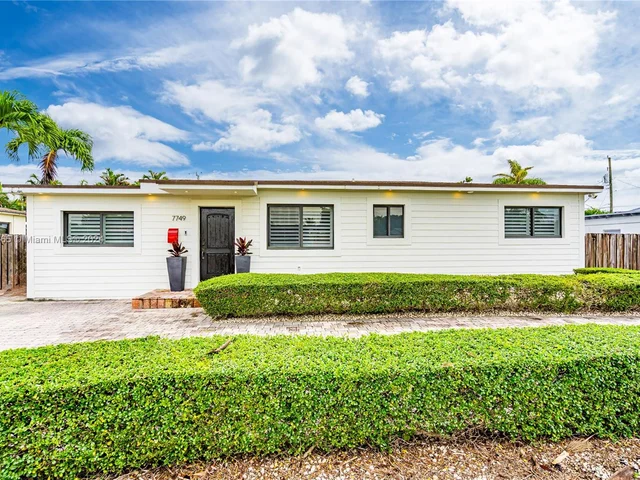 7749 SW 34th Ter, Miami FL 33155