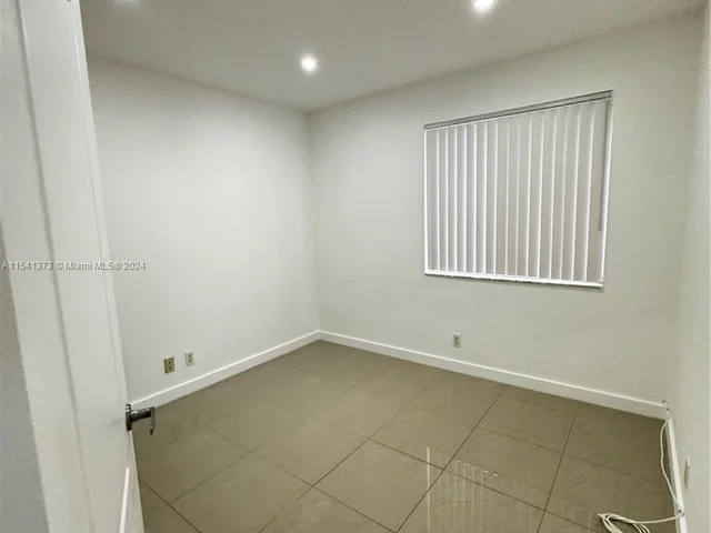 21275 NE 8th Pl # 2, Miami FL 33179