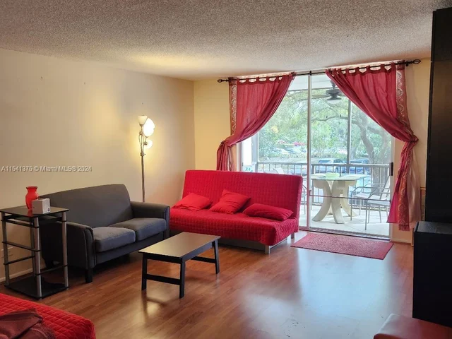 3740 Inverrary Dr # 2Q, Lauderhill FL 33319