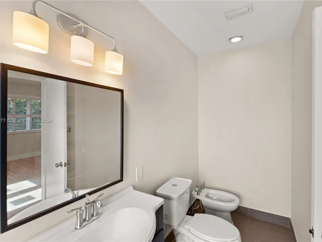 5614 San Vicente St, Coral Gables FL 33146