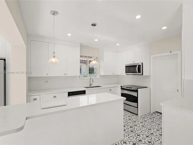 5614 San Vicente St, Coral Gables FL 33146