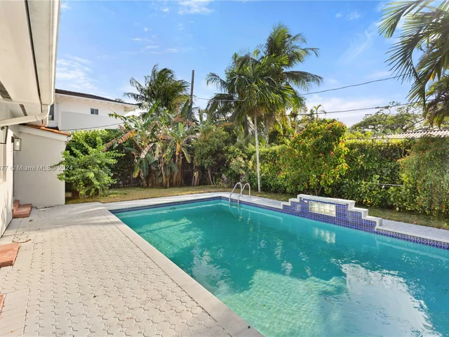 5614 San Vicente St, Coral Gables FL 33146