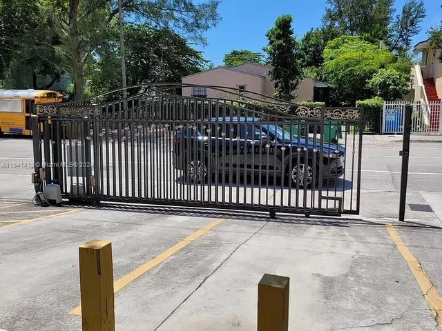 521 NE 62nd St # 2, Miami FL 33138