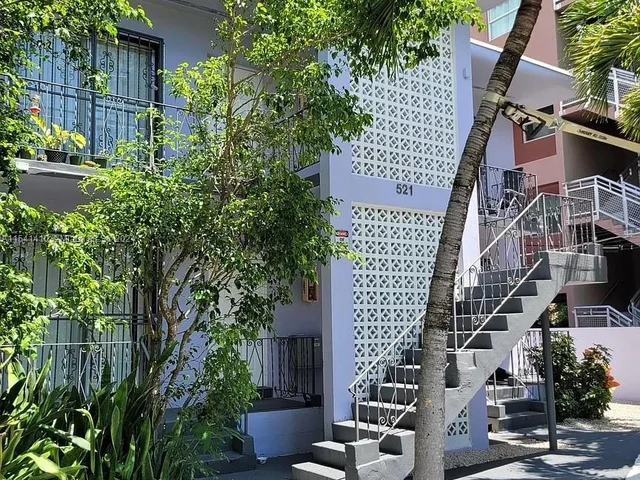 521 NE 62nd St # 2, Miami FL 33138