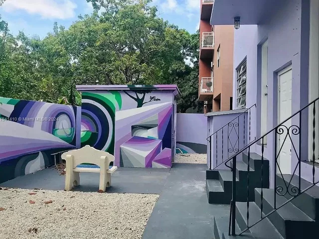 521 NE 62nd St # 2, Miami FL 33138