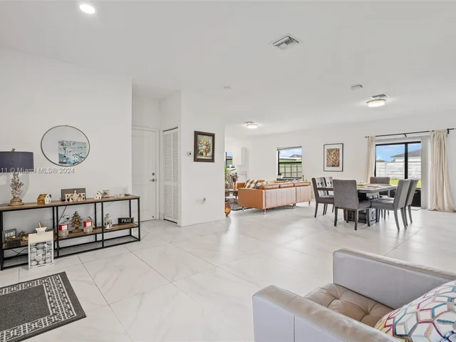 19034 SW 135th Ave, Miami FL 33177