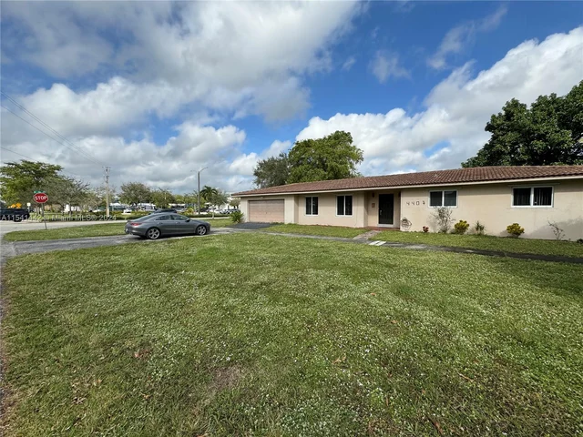 4407 Arthur St, Hollywood FL 33021