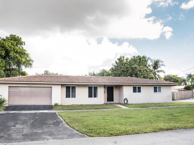 4407 Arthur St, Hollywood FL 33021