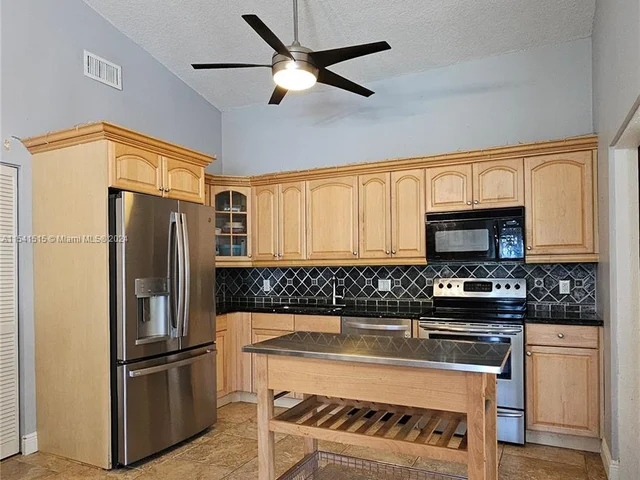 4245 Willow Pond Cir, West Palm Beach FL 33417