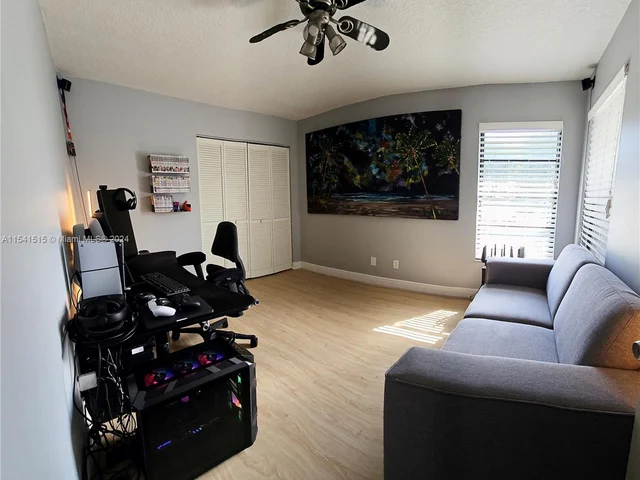 4245 Willow Pond Cir, West Palm Beach FL 33417