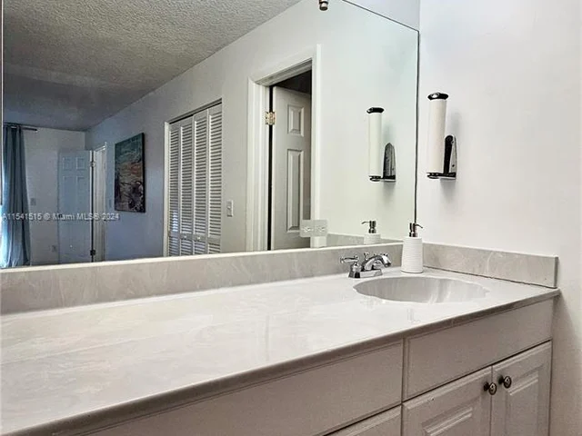 4245 Willow Pond Cir, West Palm Beach FL 33417