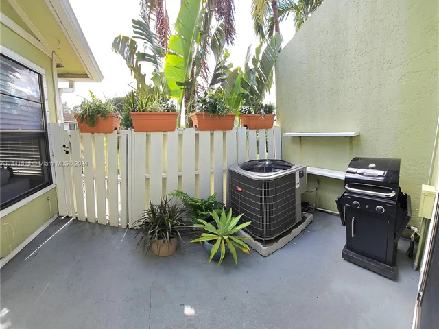 4245 Willow Pond Cir, West Palm Beach FL 33417