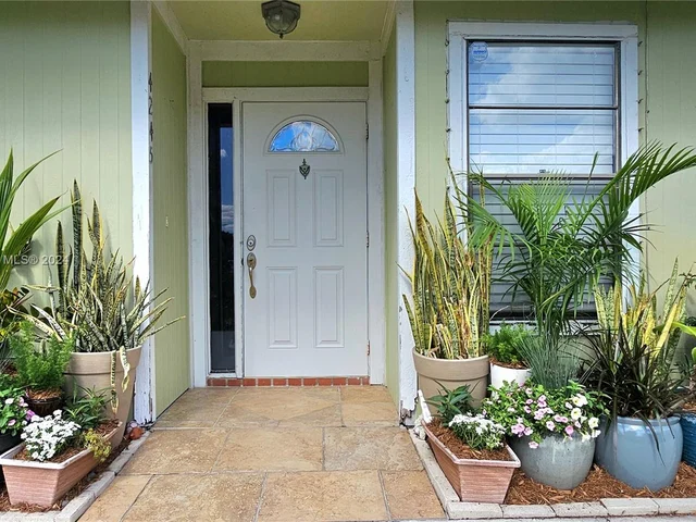 4245 Willow Pond Cir, West Palm Beach FL 33417