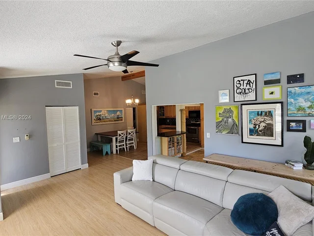 4245 Willow Pond Cir, West Palm Beach FL 33417