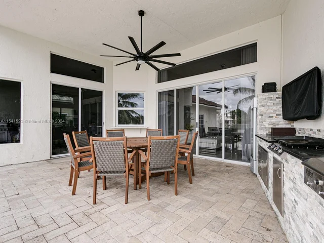 8319 NW 43rd St, Coral Springs FL 33065