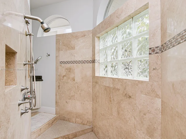 8319 NW 43rd St, Coral Springs FL 33065