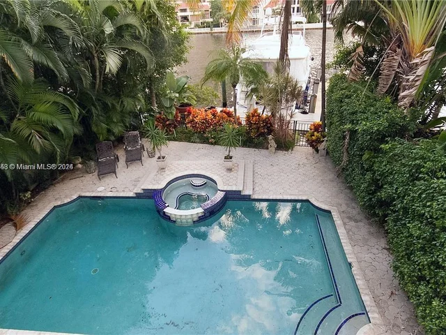 19412 E 38th Ct, Sunny Isles Beach FL 33160