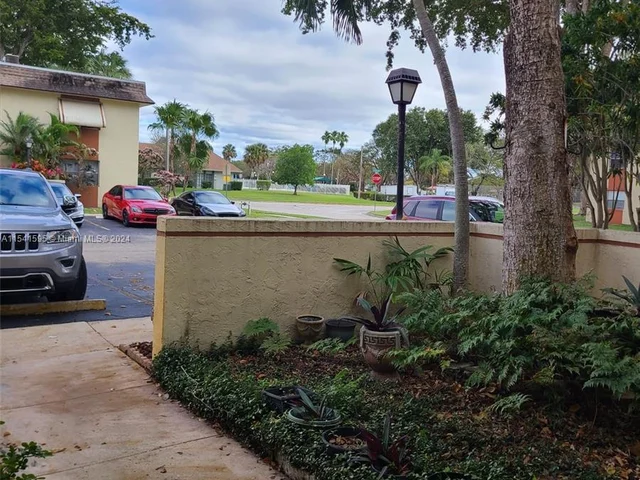 5525 N Lakewood Cir N # 212, Margate FL 33063