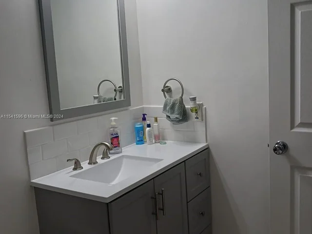 1821 NE 62nd St # 306, Fort Lauderdale FL 33308