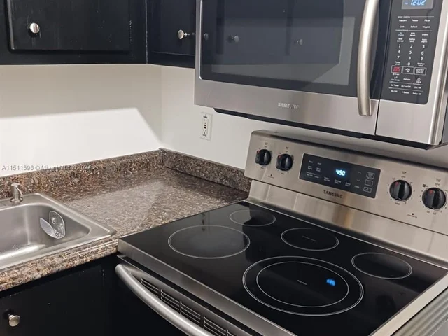 1821 NE 62nd St # 306, Fort Lauderdale FL 33308