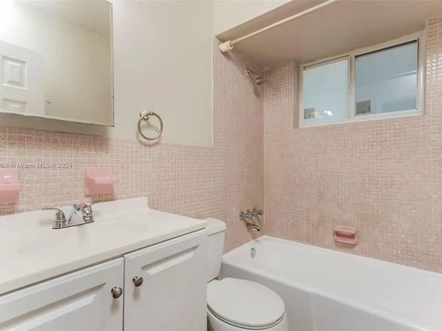 5841 Lincoln St # 2, Hollywood FL 33021