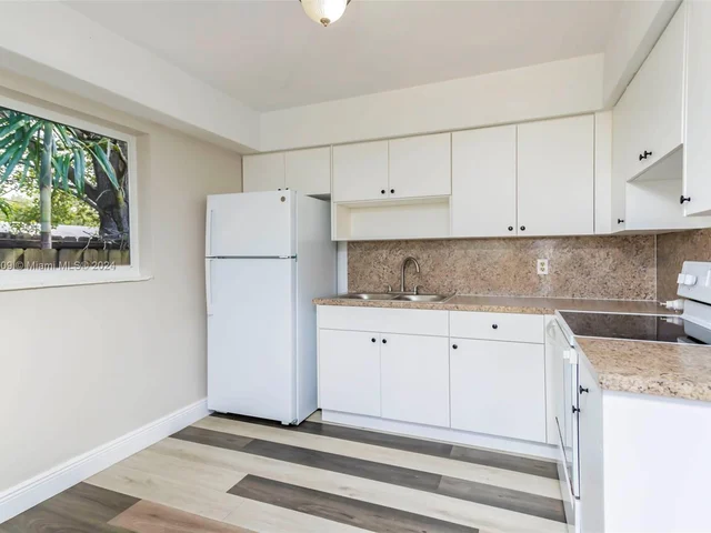 5841 Lincoln St # 2, Hollywood FL 33021