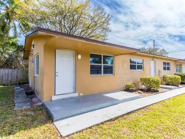 5841 Lincoln St # 2, Hollywood FL 33021