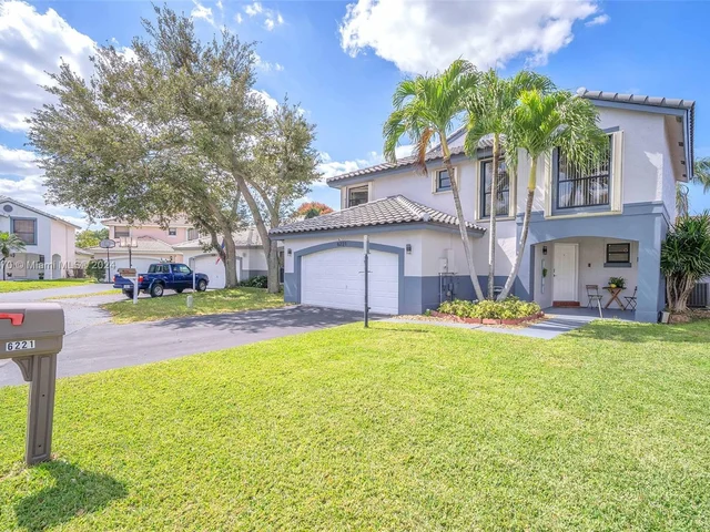 6221 Manchester Ln, Davie FL 33331