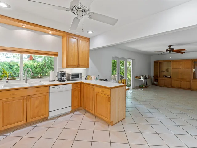 11460 SW 131st St, Miami FL 33176