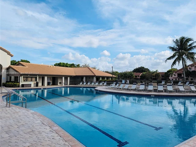 10700 NW 14th St # 142, Plantation FL 33322